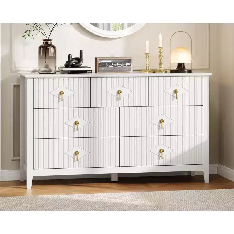 Commode de chambre à 7 tiroirs, commode en bois de 54 po de large avec poignées métalliques, organisateur de rangement pour vêtements cannelé, meuble TV de commode pour couloir
