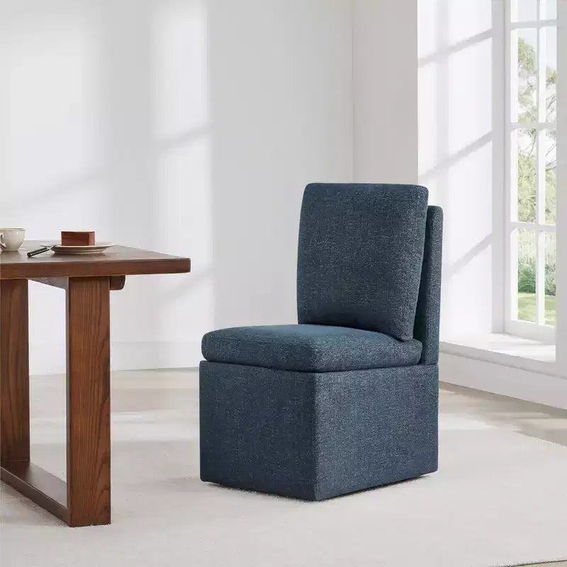 Chaise de salle à manger rembourrée avec accoudoirs en bois et roulettes cachées