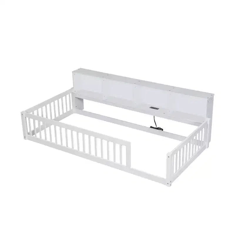 Lit de plancher Montessori pour enfants avec bibliothèque, lit de plancher simple XL avec station de charge, cadre de lit de plancher avec barrières de sécurité pour enfants, blanc