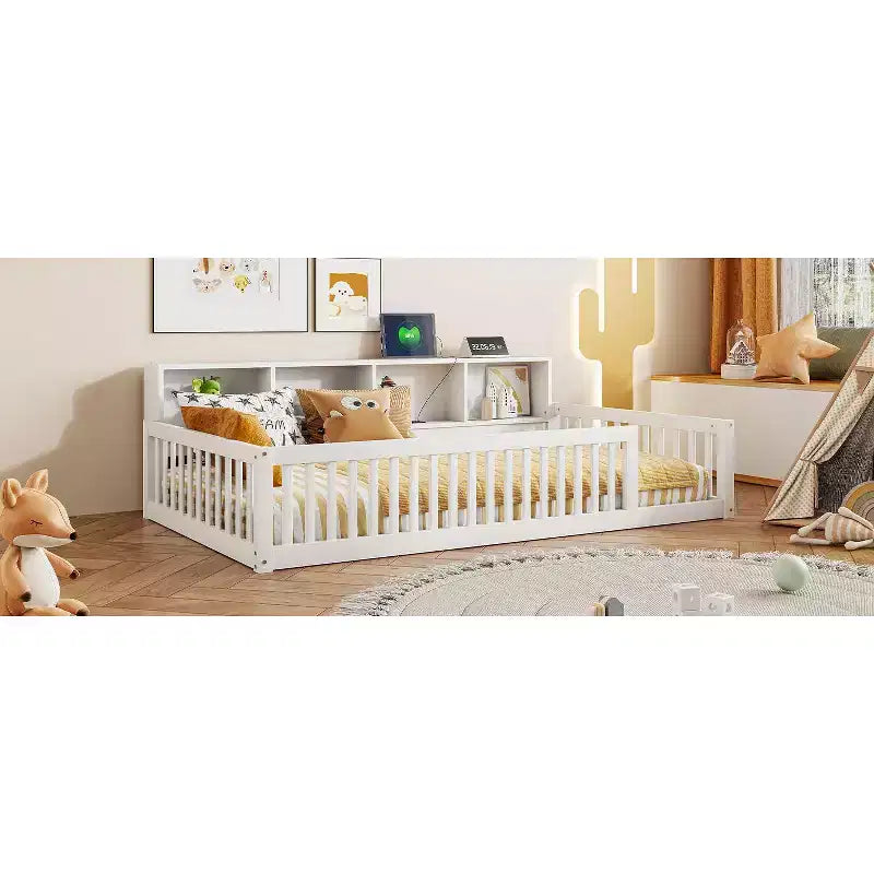 Lit de plancher Montessori pour enfants avec bibliothèque, lit de plancher simple XL avec station de charge, cadre de lit de plancher avec barrières de sécurité pour enfants, blanc