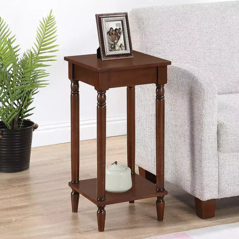 Table d'appoint rectangulaire en bois brun de 28" avec 2 étagères et pieds tournés