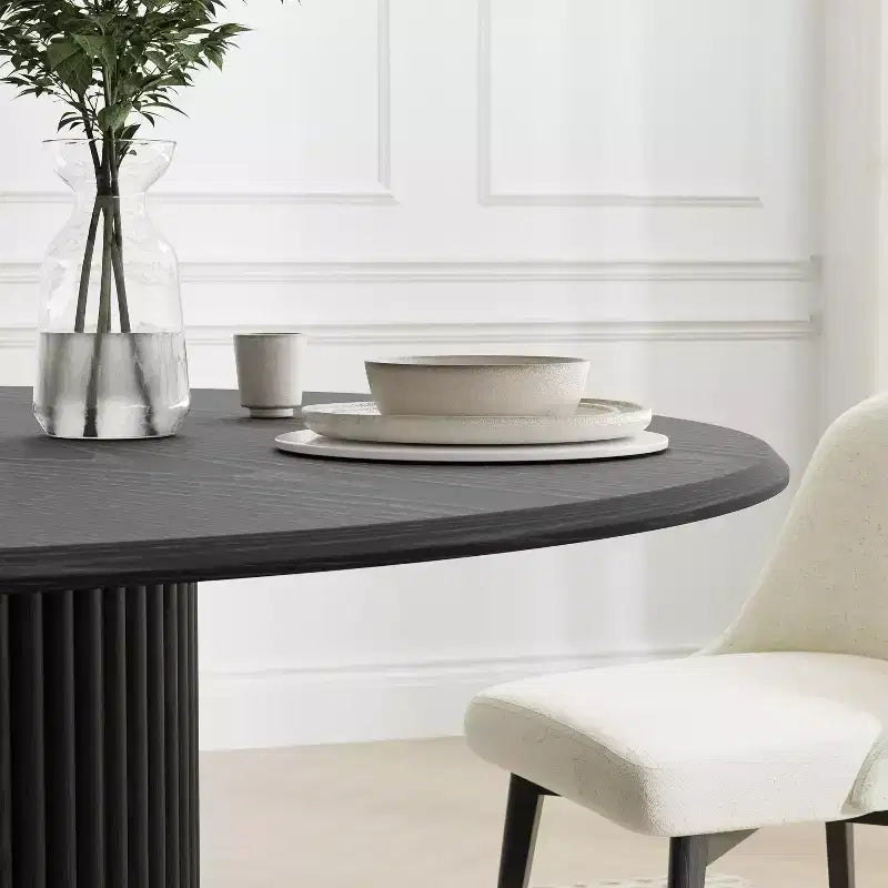 Table à manger ronde en bois de 52 po pour 4-6 personnes, noire - Plateau Arc-Edge et piédestal cannelé
