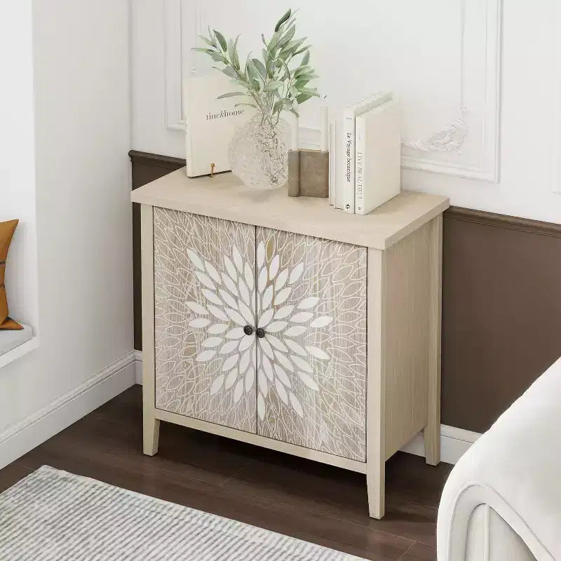 Meuble d'appoint moderne avec quatre portes à motifs sculptés, Armoire de rangement pour la cuisine, la salle à manger, l'entrée
