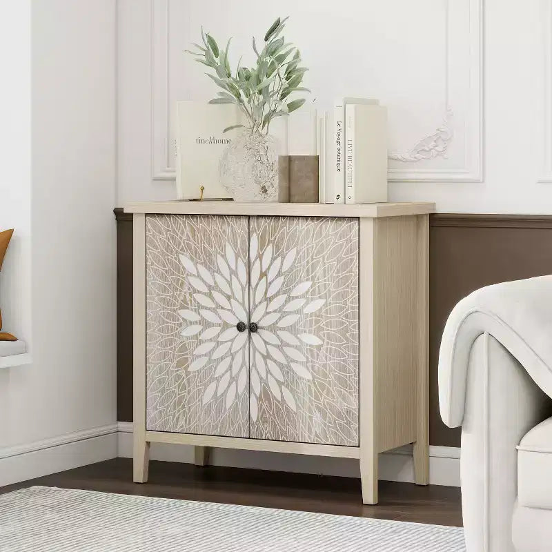 Meuble d'appoint moderne avec quatre portes à motifs sculptés, Armoire de rangement pour la cuisine, la salle à manger, l'entrée