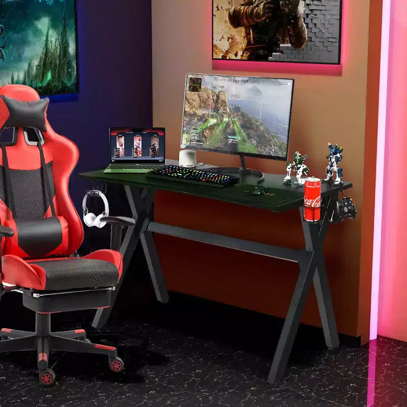 Bureau gaming avec porte-gobelet et support pour casque, poste de travail pour gamer