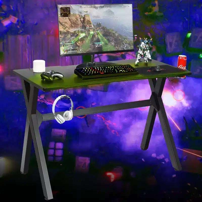 Bureau gaming avec porte-gobelet et support pour casque, poste de travail pour gamer