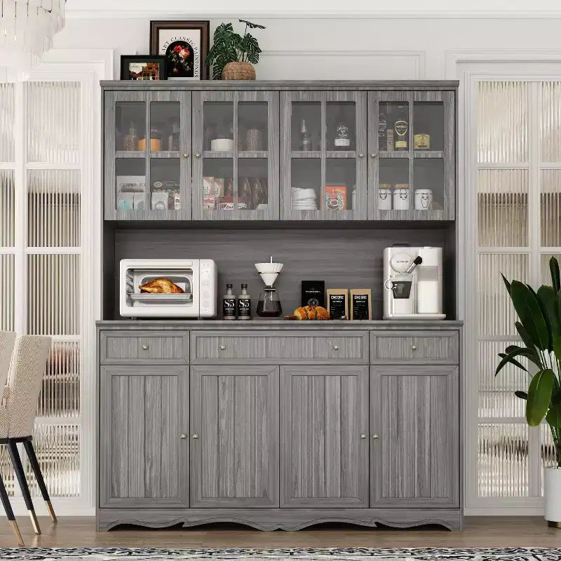 Buffet-bahut de rangement gris de 155,4 cm avec garniture de base ornée